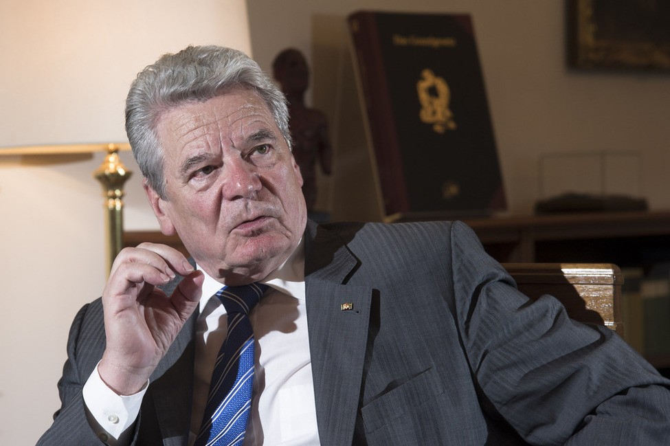 Bundespräsident Joachim Gauck während des Interviews in seinem Amtszimmer