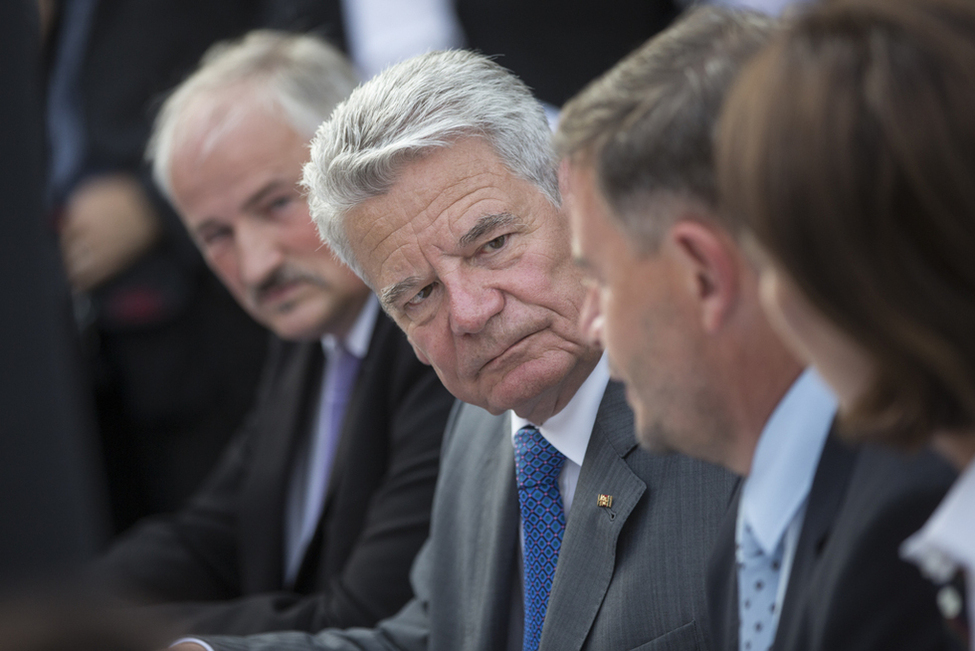 Bundespräsident Joachim Gauck tauscht sich mit ehrenamtlich engagierten Bürgern auf dem Bürgerfest aus