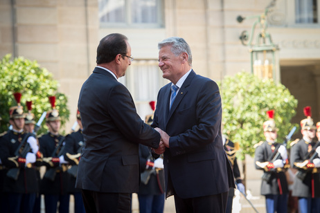 Bundespräsident Joachim Gauck wird vom Präsidenten der Französischen Republik, François Hollande, empfangen