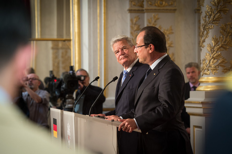 Bundespräsident Joachim Gauck begegnet gemeinsam mit dem Präsidenten der Französischen Republik, François Hollande, der Presse