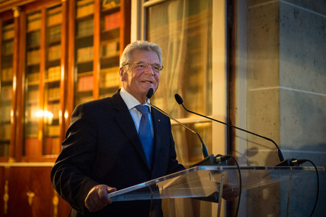 Bundespräsident Joachim Gauck hält beim Empfang in der Residenz der Botschafterin eine Rede