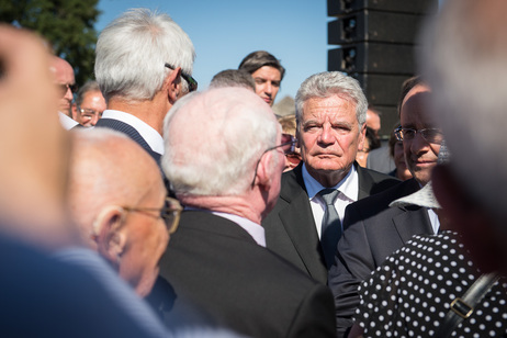 Bundespräsident Joachim Gauck besucht gemeinsam mit dem Präsidenten der Französischen Republik, François Hollande, die Mahn- und Gedenkstätte Oradour-sur-Glane