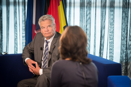 Bundespräsident Joachim Gauck beim Interview mit dem deutsch-französischen Fernsehsender ARTE