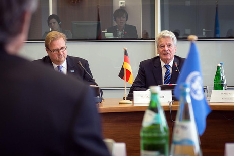 Bundespräsident Joachim Gauck im Gespräch mit Vertretern der in Deutschland ansässigen Organisationen der Vereinten Nationen in Bonn