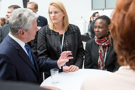 Bundespräsident Joachim Gauck im Gespräch mit Vertretern der in Deutschland ansässigen Organisationen der Vereinten Nationen in Bonn