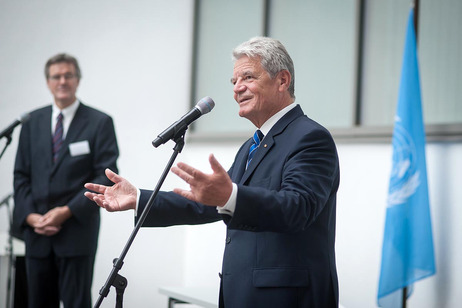 Bundespräsident Joachim Gauck hält beim Besuch der in Deutschland ansässigen Organisationen der Vereinten Nationen in Bonn eine kurze Ansprache