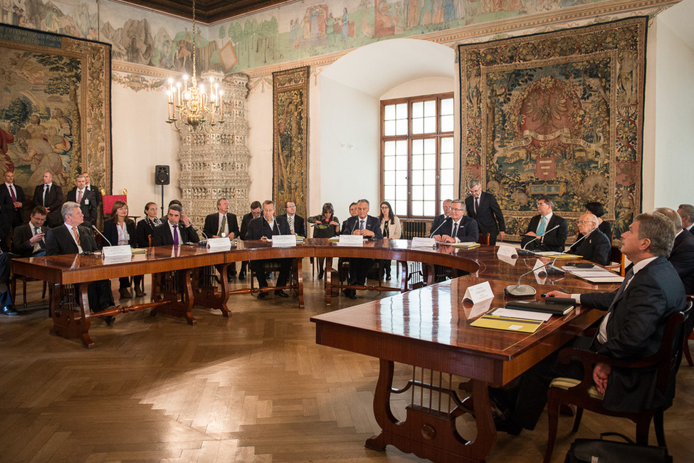 Bundespräsident Joachim Gauck beim Arraiolos-Treffen der nicht-exekutiven Staatspräsidenten der Europäischen Union während der ersten Arbeitssitzung im Schloss Wawel