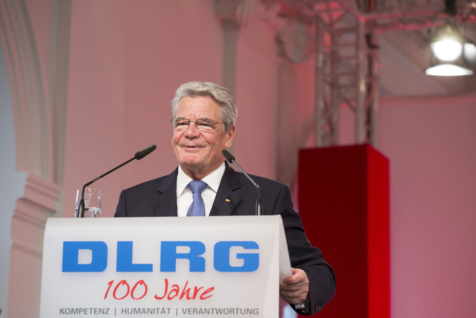 Bundespräsident Joachim Gauck hält eine Ansprache beim Festakt '100 Jahre Deutsche Lebens-Rettungs-Gesellschaft e. V.'  