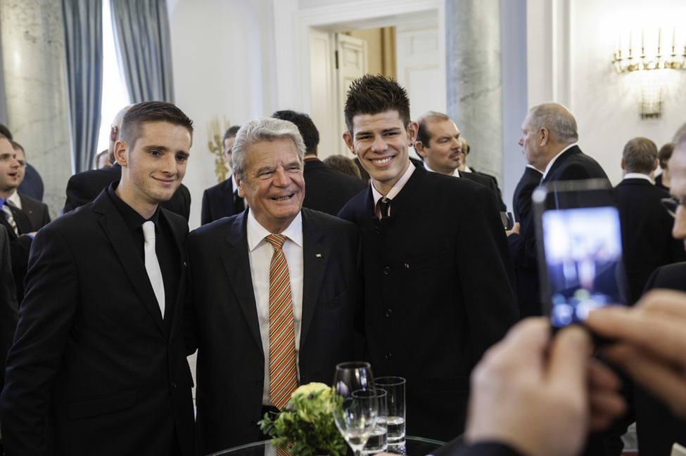 Bundespräsident Joachim Gauck beim Empfang der Medaillengewinner der Deaflympics und der World Games bei der Verleihung des Silbernen Lorbeerblattes