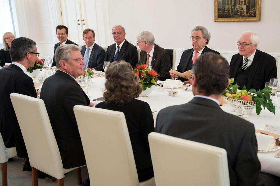 Bundespräsident Joachim Gauck würdigt Dieter Hundt anlässlich seines 75. Geburtstages bei einem Mittagessen