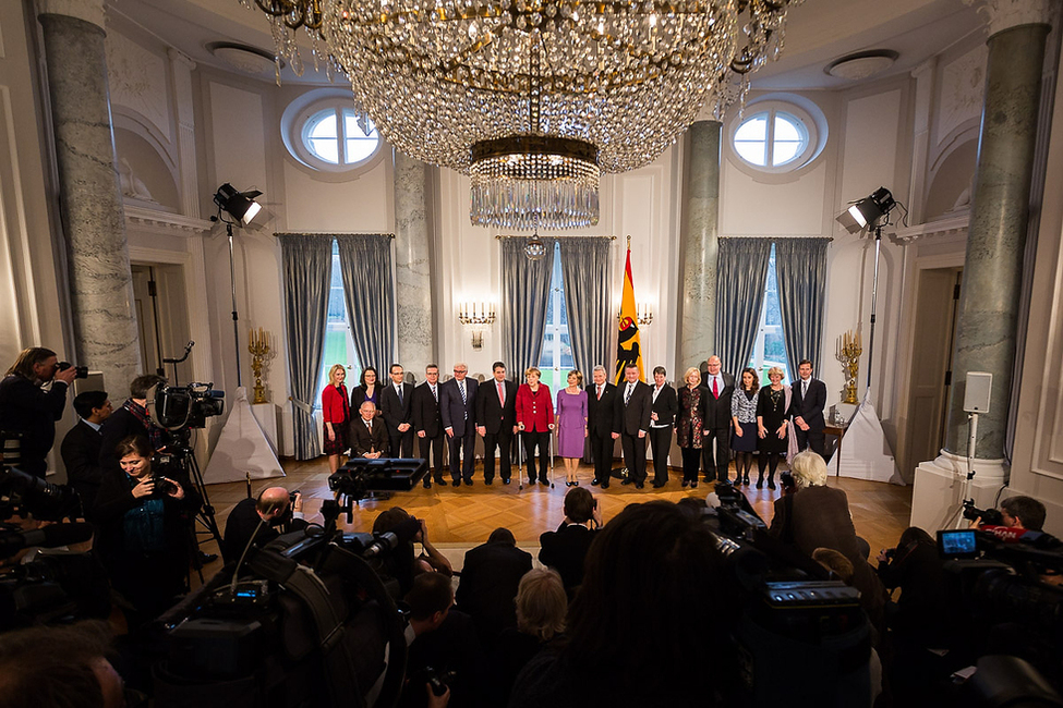 Bundespräsident Joachim Gauck mit Mitgliedern der Bundesregierung beim Neujahrsempfang