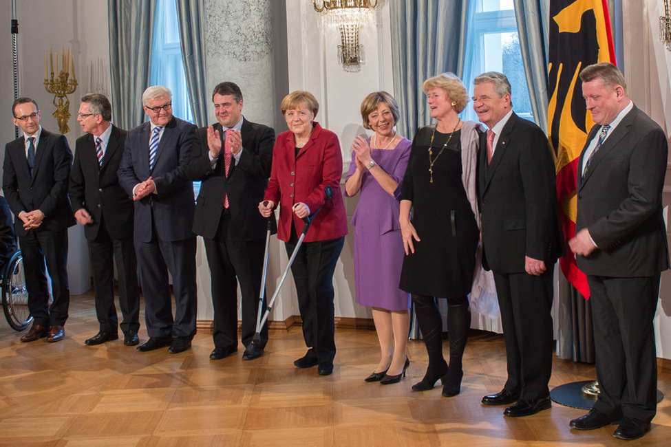 Bundespräsident Joachim Gauck mit Mitgliedern der Bundesregierung beim Neujahrsempfang