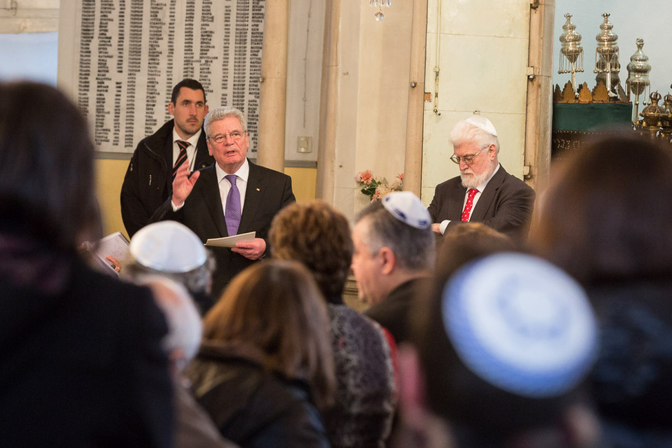 Bundespräsident Joachim Gauck hält eine Rede vor Vertretern der jüdischen Gemeinde in Ioannina