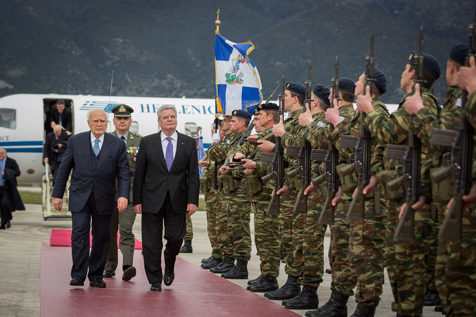 Bundespräsident Joachim Gauck wird in Ioannina mit militärischen Ehren begrüßt