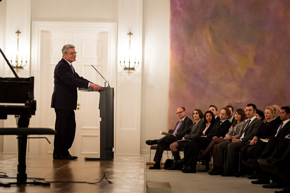 Bundespräsident Joachim Gauck bei seiner Ansprache zum musikalisch-literarischen Abend in Schloss Bellevue im Rahmen des Thementages 'Unterwegs zum Miteinander'