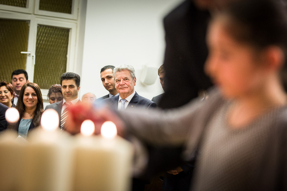 Bundespräsident Joachim Gauck während des religiösen Rituals 'Delil Uyandirmak' (Erwecken des Lichts) 