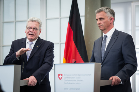 Bundespräsident Joachim Gauck und der Bundespräsident der Schweizerischen Eidgenossenschaft, Didier Burkhalter, vor der Presse