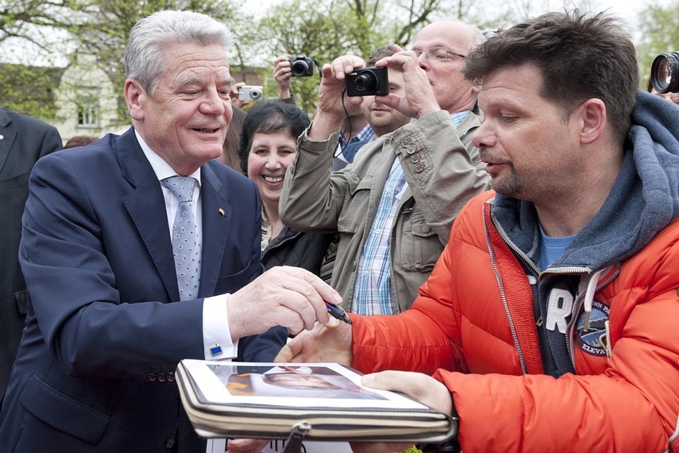 Bundespräsident Joachim Gauck im Gespräch mit Bürgern vor der 50. Verleihung des Grimme-Preises in Marl