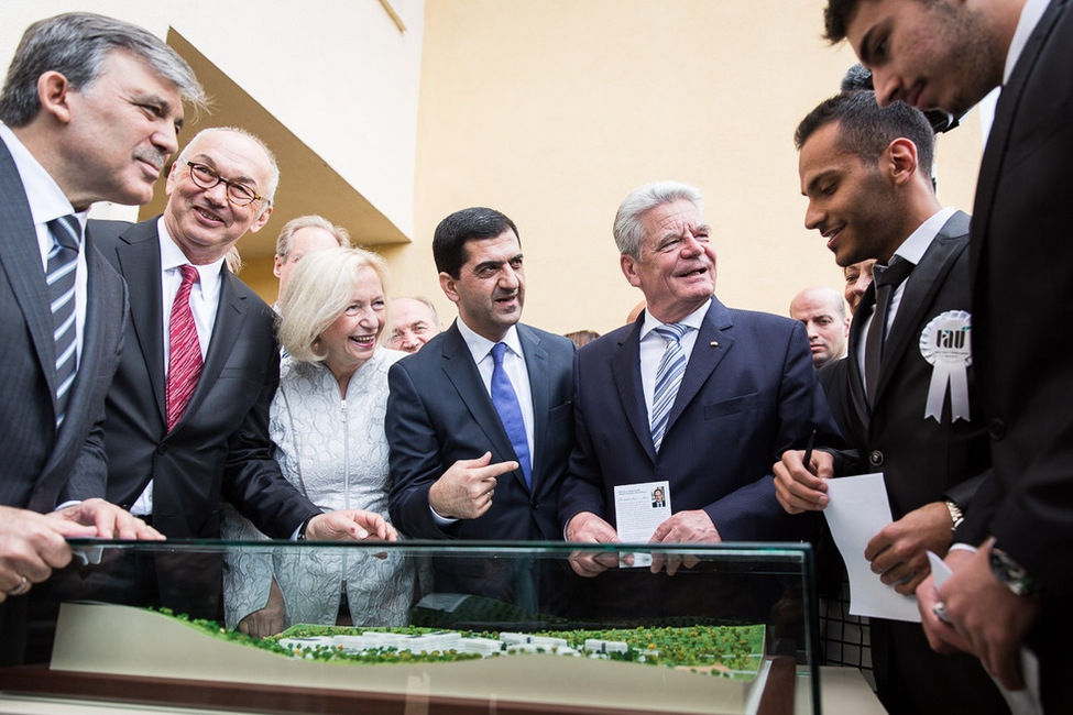 Bundespräsident Joachim Gauck und der türkische Präsident Abdullah Gül eröffnen gemeinsam die Türkisch-Deutsche Universität in Istanbul