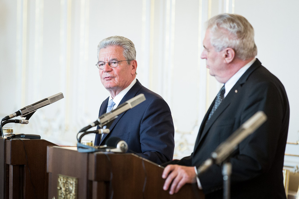 Bundespräsident Joachim Gauck und der tschechische Präsident, Miloš Zeman, begegnen der Presse