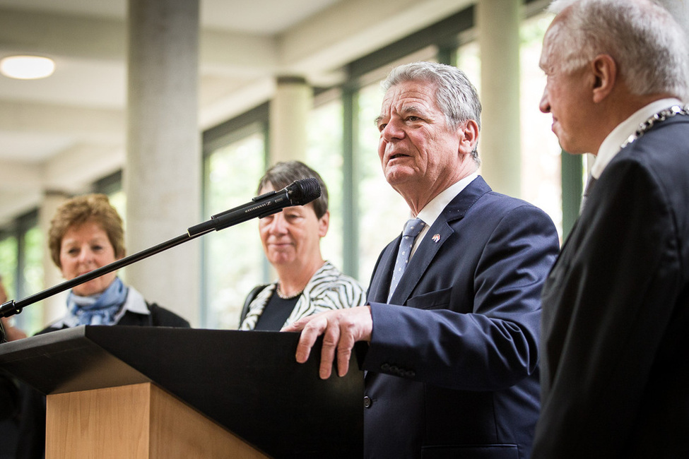 Bundespräsident Joachim Gauck hält eine Rede bei einem Empfang für Bürgerinnen und Bürger im Museum Kurhaus