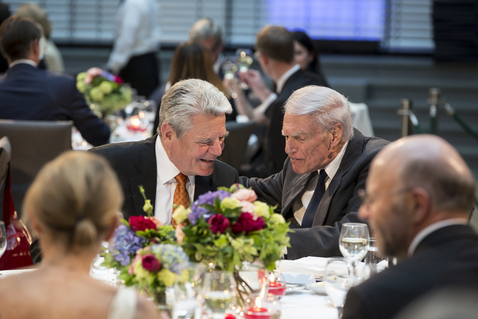 Bundespräsident Joachim Gauck im Gespräch mit dem Präsidenten des Leo-Baeck-Institutes, Rabbiner Ronald B. Sobel