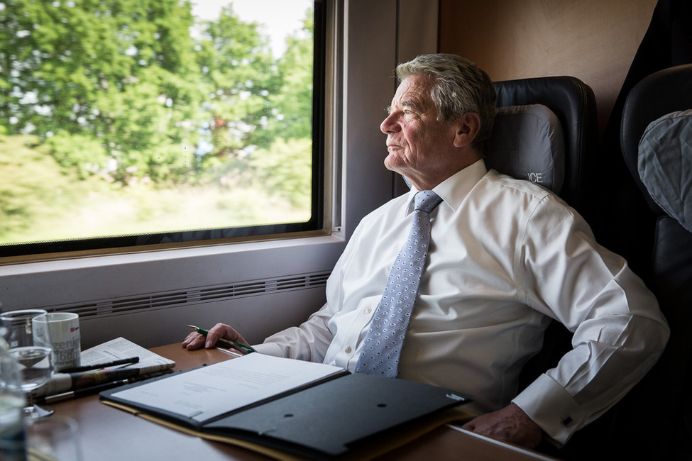 Bundespräsident Joachim Gauck reist mit dem Zug zur Eröffnungsveranstaltung des Deutschen Stiftungstages nach Hamburg