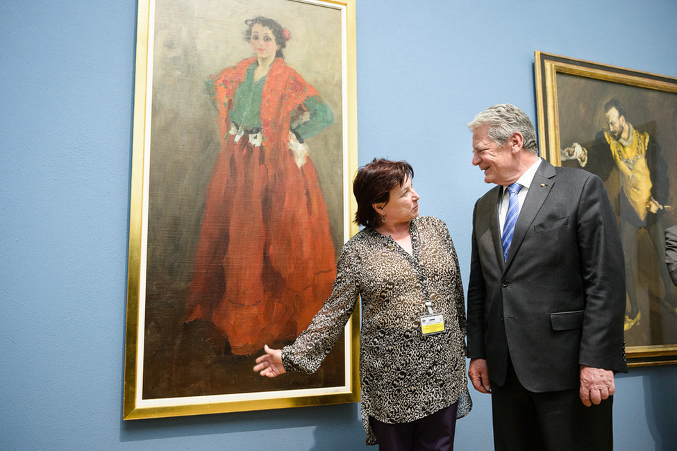 Bundespräsident Joachim Gauck im Austausch mit der Enkelin des Künstlers Alexej von Jawlensky im Landesmuseum für Kunst und Natur in Wiesbaden 