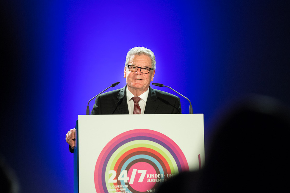Bundespräsident Joachim Gauck hält eine Ansprache anlässlich der Eröffnung des 15. Deutschen Kinder- und Jugendhilfetages 