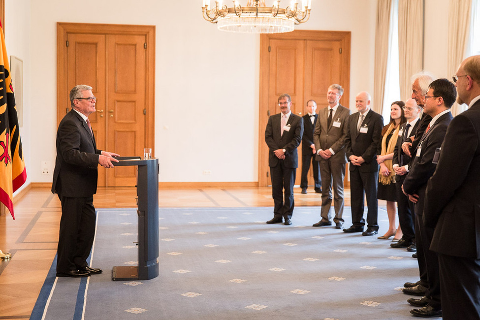 Bundespräsident Joachim Gauck hält eine Ansprache zu Ehren des Preisträgers Motomu Tanaka anlässlich der Verleihung des Philipp Franz von Siebold-Preises