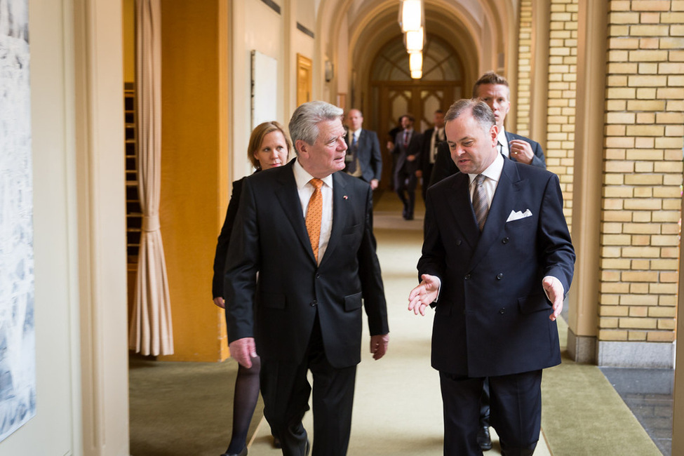 Bundespräsident Joachim Gauck beim Austausch mit dem Präsidenten des Storting, Olemic Thommessen, in Oslo