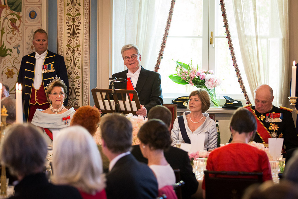 Bundespräsident Joachim Gauck hält eine Ansprache beim Staatsbankett, gegeben von König Harald V. und Königin Sonja, im Königlichen Schloss in Oslo