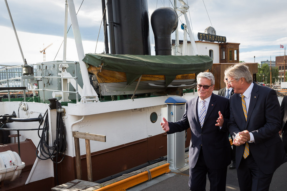 Bundespräsident Joachim Gauck beim Austausch mit dem Bürgermeister der Stadt Oslo, Fabian Stang