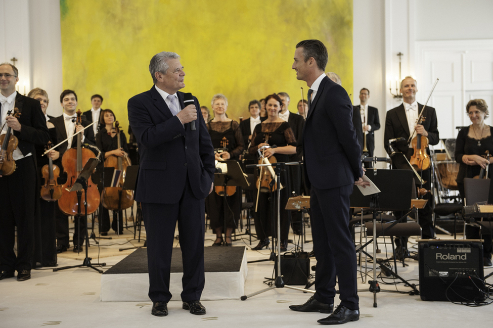 Bundespräsident Joachim Gauck mit der Deutschen Kammerphilharmonie Bremen bei einem Wandelkonzert in Schloss Bellevue 