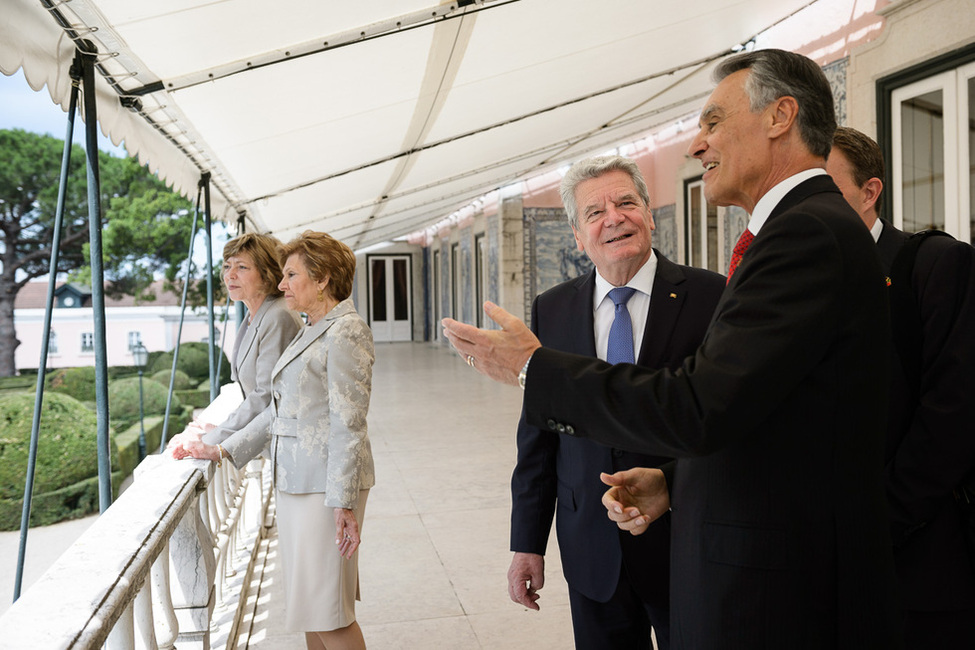 Bundespräsident Joachim Gauck und Daniela Schadt im Austausch mit dem Präsidenten der Portugiesischen Republik, Aníbal António Cavaco Silva, und Maria Cavaco Silva