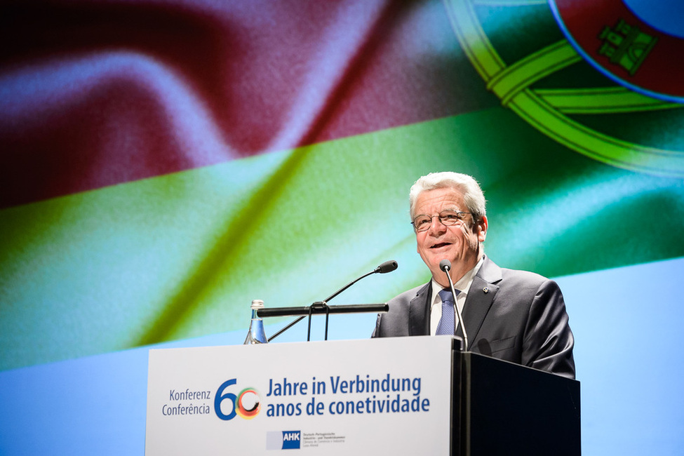 Bundespräsident Joachim Gauck hält beim Festakt '60 Jahre in Verbindung' der Deutsch-Portugiesischen Industrie- und Handelskammer eine Rede