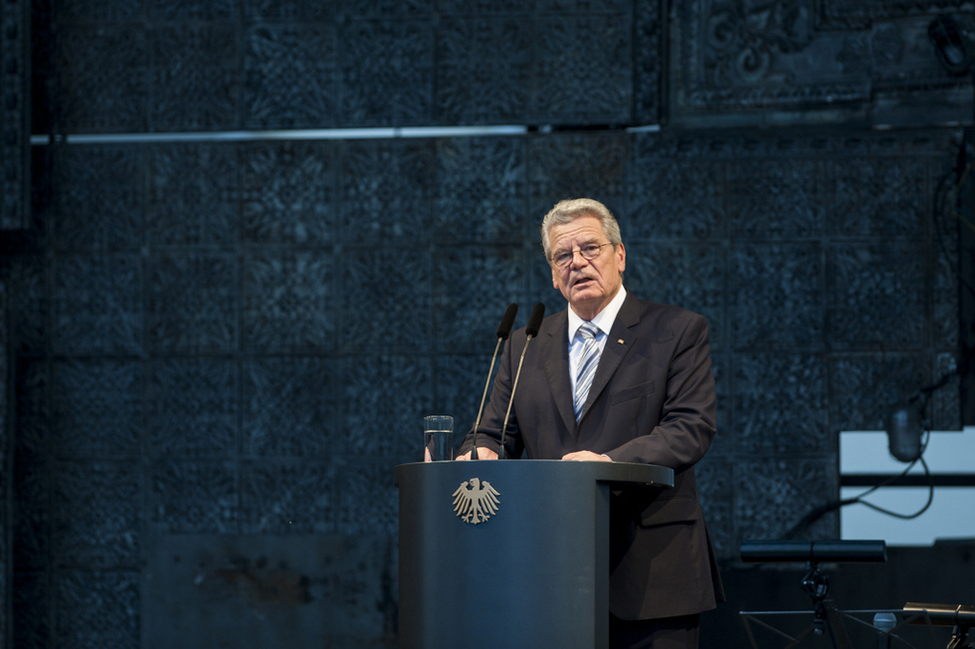 Bundespräsident Joachim Gauck hält eine Rede zur Theateraufführung 'Front' in Schloss Bellevue anlässlich der Gedenkveranstaltung '1914 – 2014. Hundert europäische Jahre'
