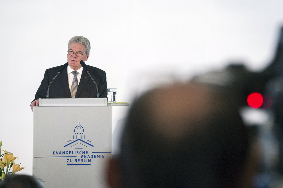 Bundespräsident Joachim Gauck hält beim 14. Berliner Symposium zum Flüchtlingsschutz der Evangelischen Akademie eine Rede