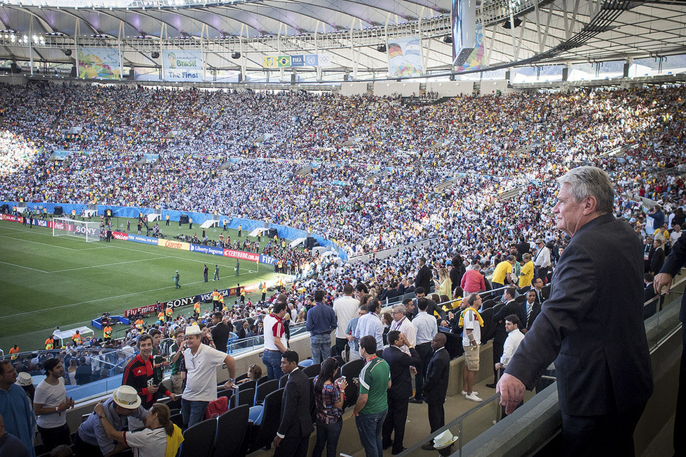 Bundespräsident Joachim Gauck vor Spielbeginn im Maracanã-Stadion in Rio de Janeiro 