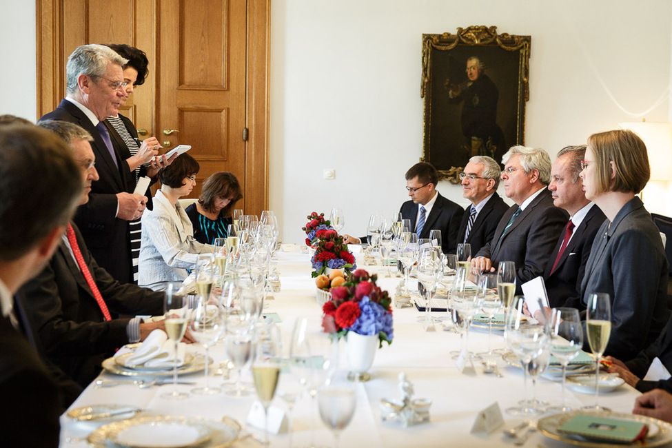Bundespräsident Joachim Gauck hält eine Ansprache beim Mittagessen im Gartensalon in Schloss Bellevue bei der Begrüßung des Präsidenten der Slowakischen Republik