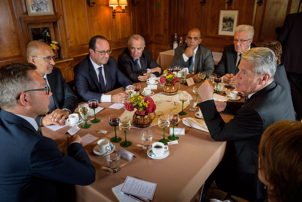 Bundespräsident Joachim Gauck und der Präsident der Französischen Republik, François Hollande, bei einem gemeinsamen Mittagessen im Berggasthof Molkenrain im Anschluss an die Gedenkveranstaltung zum Ersten Weltkrieg