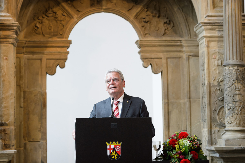 Bundespräsident Joachim Gauck hält eine Rede beim Bürgerempfang im Rheinischen Landesmuseum