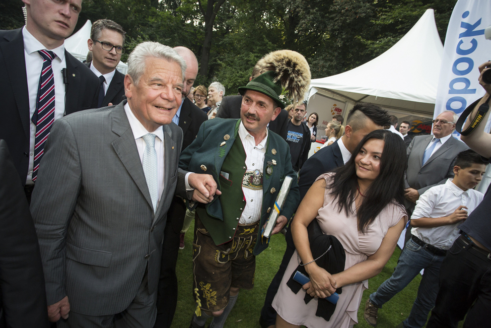 Bundespräsident Joachim Gauck im Austausch mit Bürgern