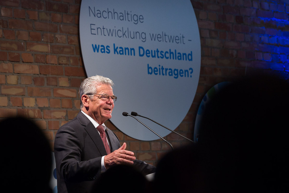 Bundespräsident Joachim Gauck hält eine Ansprache bei der Veranstaltung 'Nachhaltige Entwicklung weltweit – was kann Deutschland beitragen?' im Berliner Spreespeicher