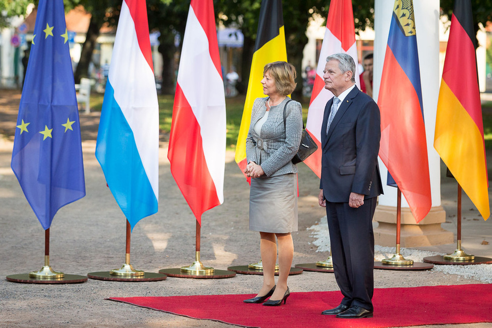 Bundespräsident Joachim Gauck und Daniela Schadt erwarten die deutschsprachigen Staatsoberhäupter in Bad Doberan