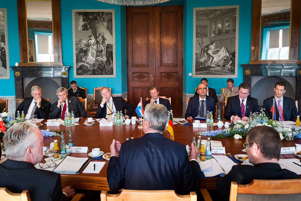 Bundespräsident Joachim Gauck und die deutschsprachigen Staatsoberhäupter während der ersten Arbeitssitzung in Bad Doberan