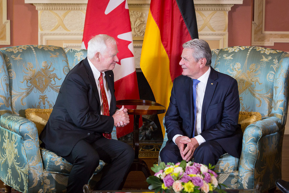 Bundespräsident Joachim Gauck im Gespräch mit dem Generalgouverneur und Oberbefehlshaber von Kanada, David Johnston, in Rideau Hall