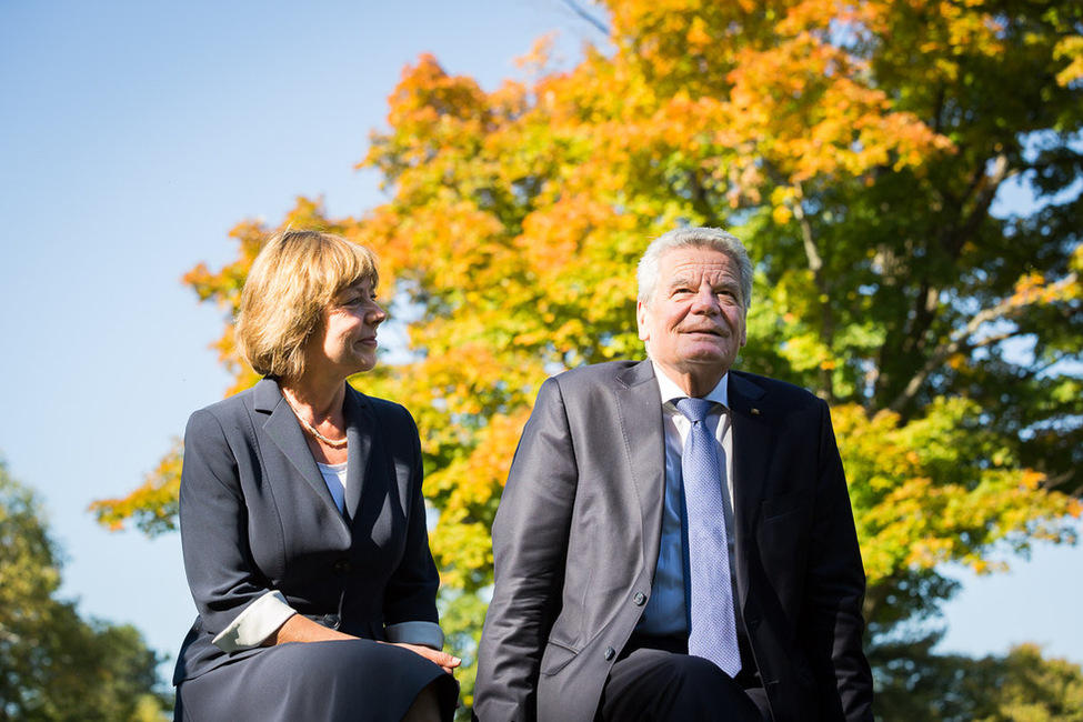 Bundespräsident Gauck und Daniela Schadt besichtigen den Park des Mackenzie King Anwesens