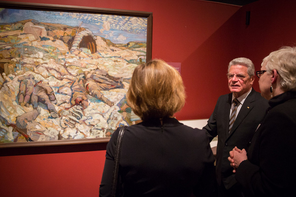 Bundespräsident Joachim Gauck und Daniela Schadt besuchen die Ausstellung 'Transformations' der Künstler A.Y. Jackson und Otto Dix im Canadian War Museum