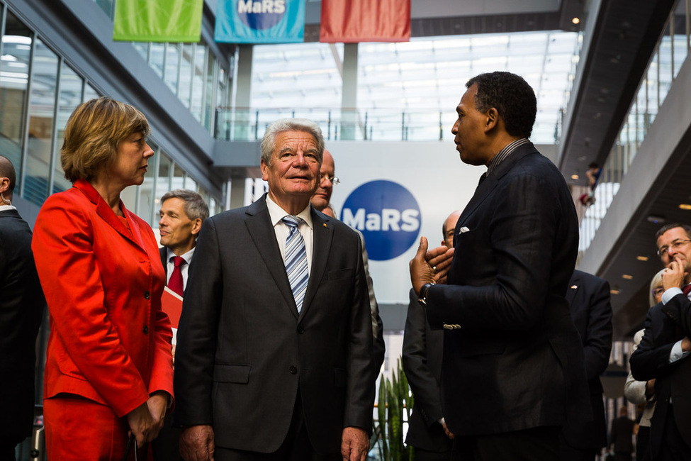 Bundespräsident Joachim Gauck und Daniela Schadt besichtigen das Forschungszentrum MaRS Discovery District in Toronto  